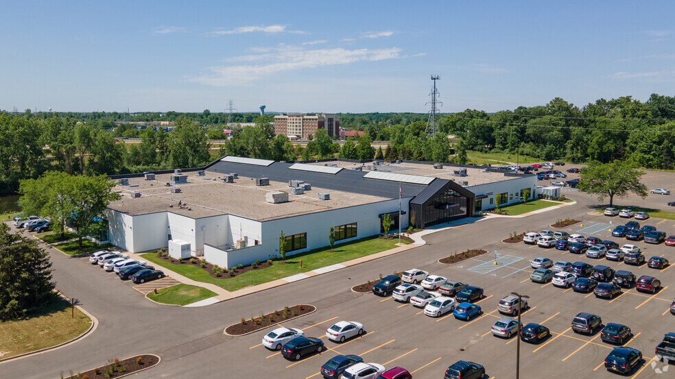 More Photos Of 5303 28th Ct SE, Grand Rapids Office For Lease