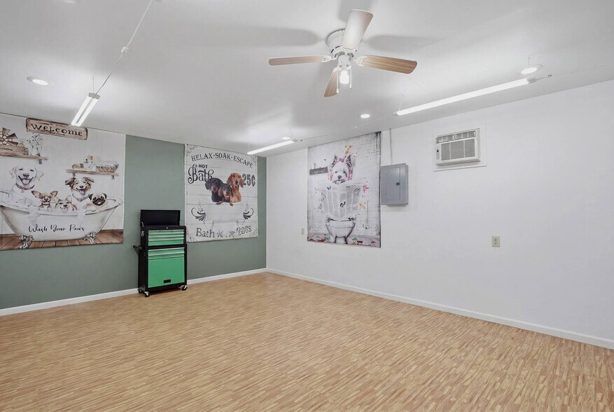 More Photos Of 450 Stephens St, Rochelle Storefront Retail Office For Sale