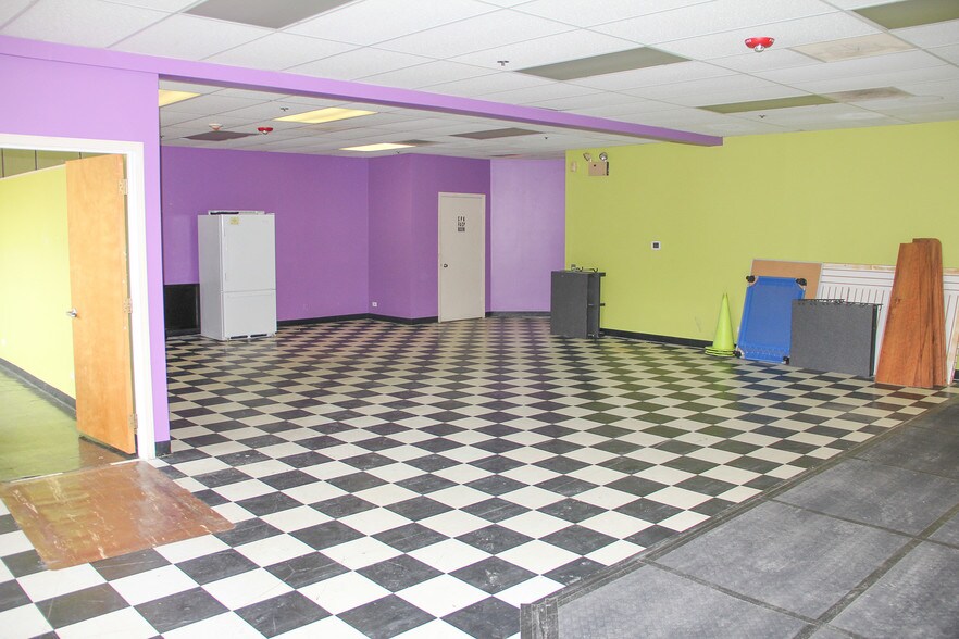 More Photos Of 1500-1538 W Algonquin Rd, Palatine Unknown For Lease