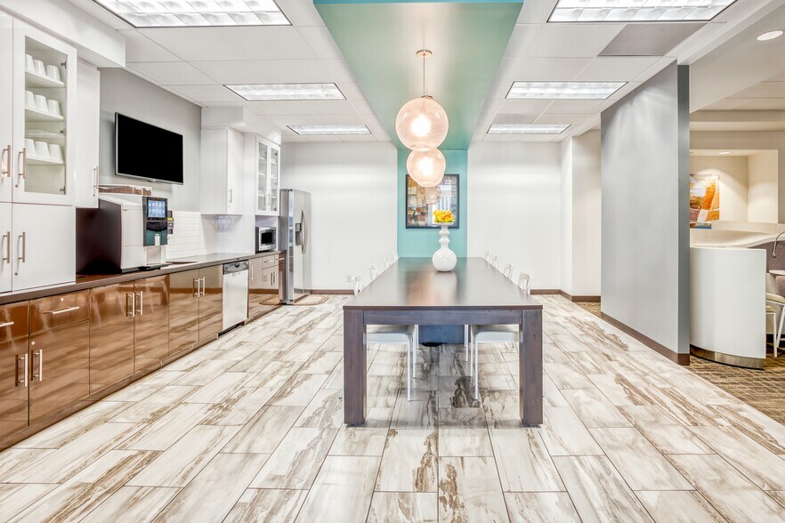 More Photos Of 1 Alhambra Plz, Coral Gables Coworking Space