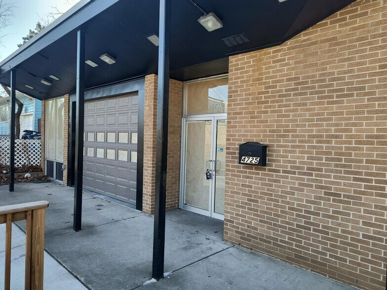More Photos Of 4725 Central Ave, Lake Station Freestanding For Lease