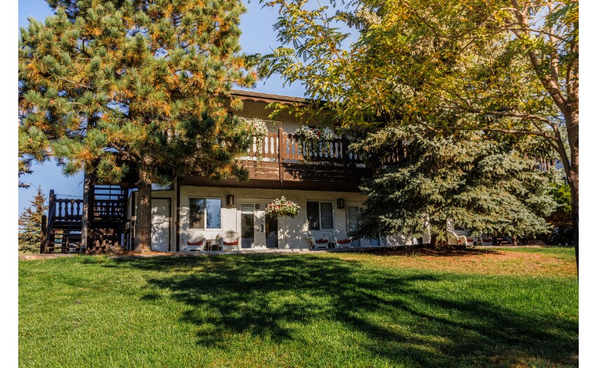 More Photos Of 855 N 5th St, Custer Hotel For Sale