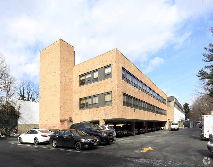 More Photos Of 77 Quaker Ridge Rd, New Rochelle General Retail For Lease