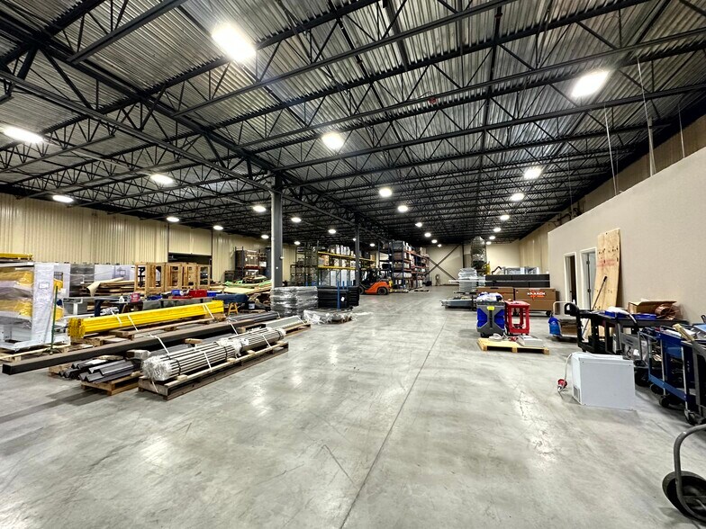 More Photos Of 15 Gendron Dr, Lewiston Distribution For Lease