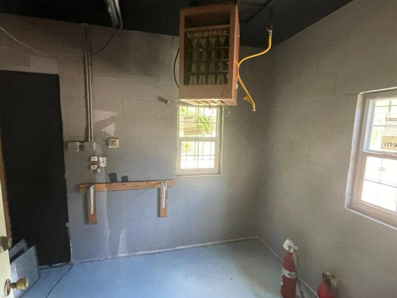 More Photos Of 1916 Cedar Dr, La Marque Restaurant For Lease