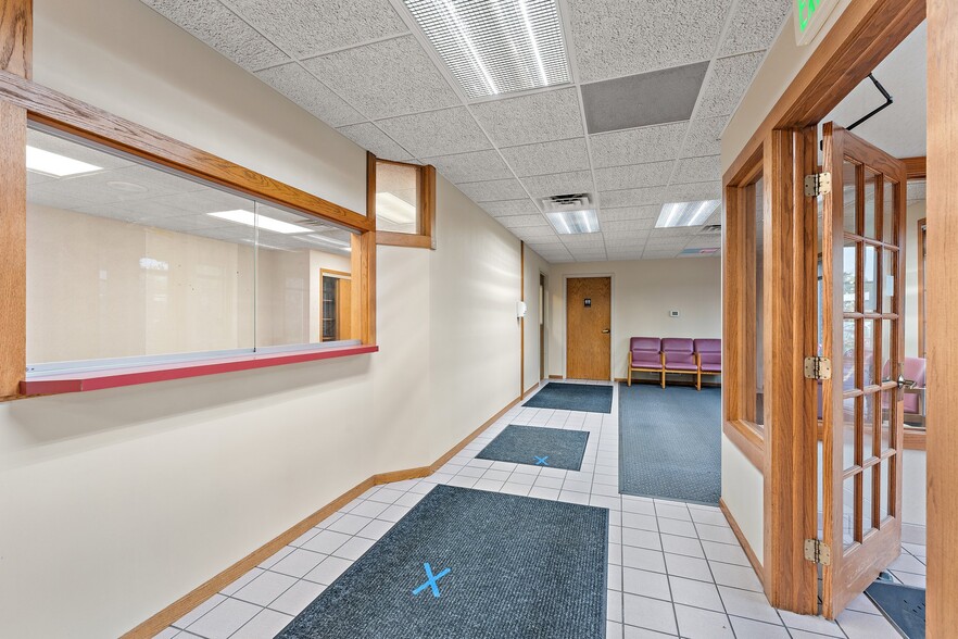 More Photos Of 1651-1657 Thornapple Way, Valparaiso Medical For Lease