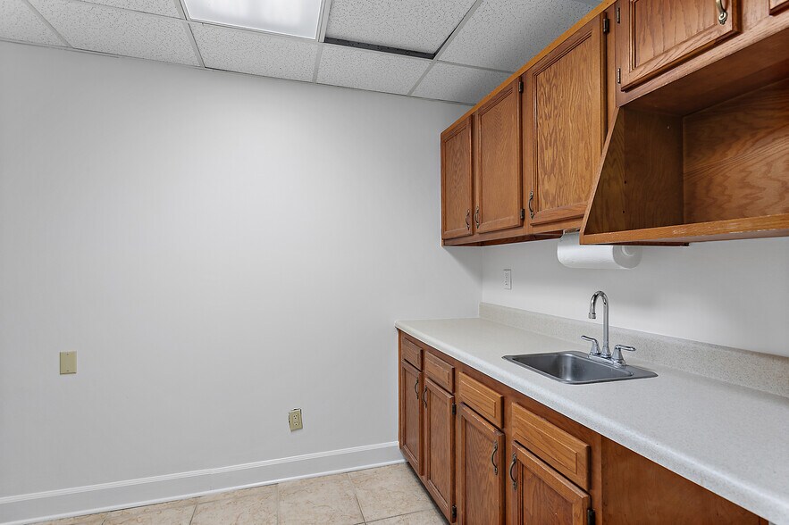 More Photos Of 2000 - 2310 Sawgrass Village Dr, Ponte Vedra Beach Office For Sale