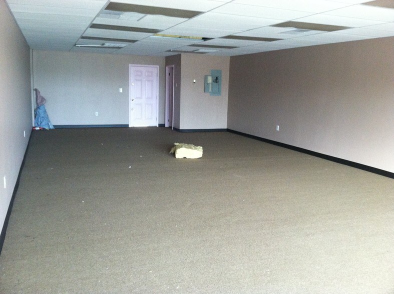 More Photos Of 461 Old Mill Rd, Cartersville Storefront For Sale