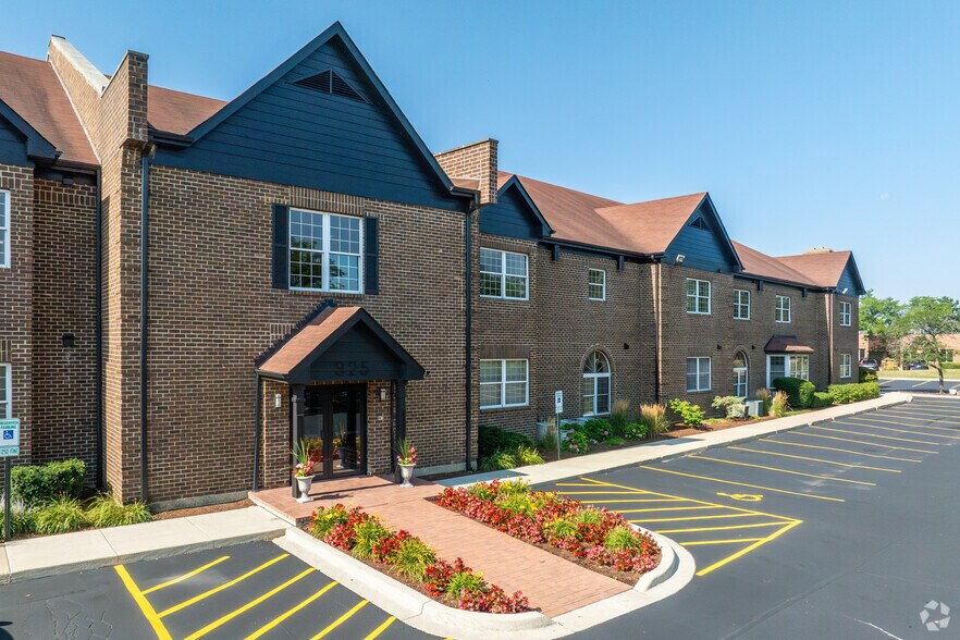 More Photos Of 825 E Golf Rd, Arlington Heights Medical For Lease