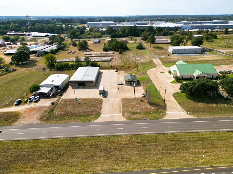 More Photos Of 907 US Highway 287 N, Grapeland Freestanding For Lease