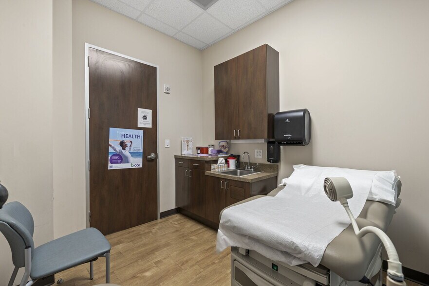More Photos Of 7790 W Grand Pky, Richmond Medical For Lease