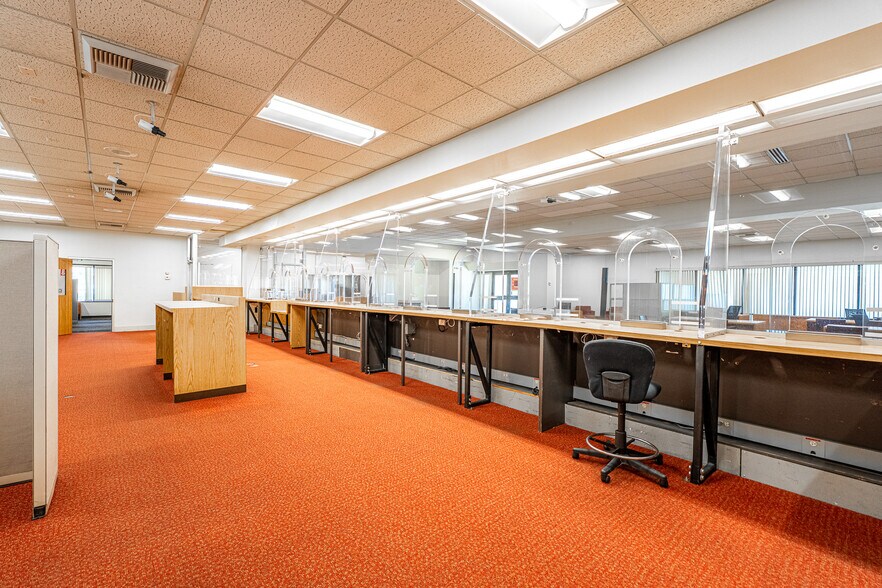 More Photos Of 2495 Lakeshore Dr, Lake Elsinore Bank For Sale