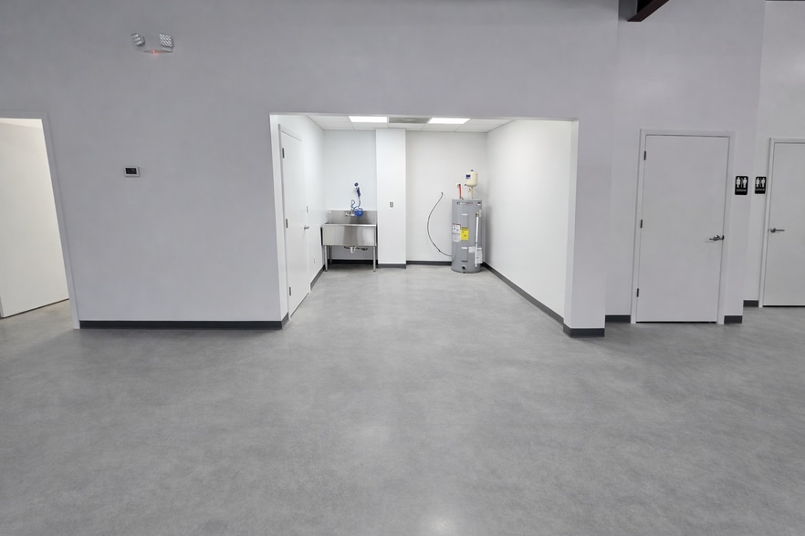 More Photos Of 114 S State St, Haw River Manufacturing For Sale