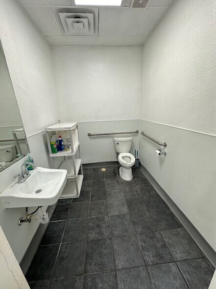 More Photos Of 5629 Star Ln, Houston Service For Lease