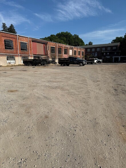 More Photos Of 155 Emig Rd, Emigsville Warehouse For Lease