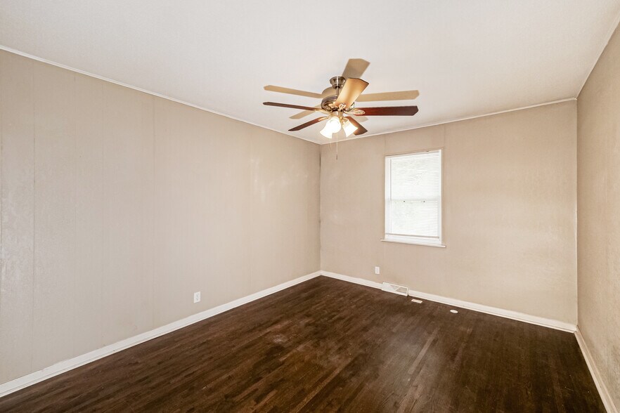 More Photos Of 1911 S Crescent Ave, Independence Multifamily For Sale