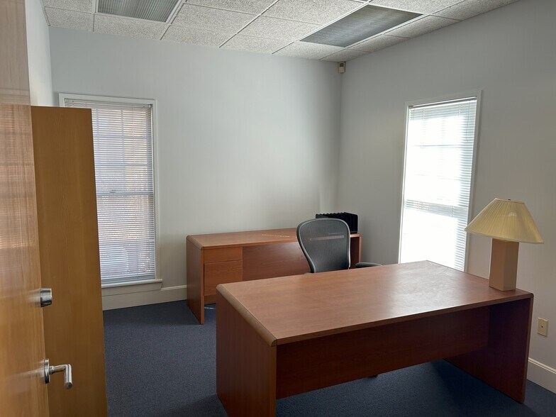 More Photos Of 2310 Peachford Rd, Atlanta Office For Sale