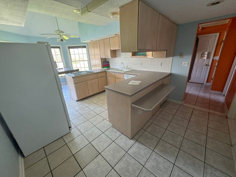 More Photos Of 1173 Manchester Ave SW, North Lawrence Office Residential For Sale