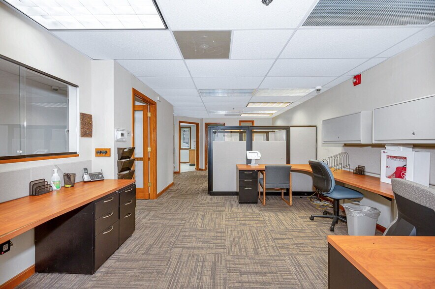 More Photos Of 4 Courthouse Ln, Chelmsford Medical For Sale