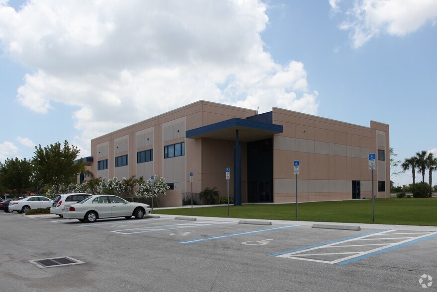 More Photos Of 4371 Veronica S Shoemaker Blvd, Fort Myers Medical For Sale