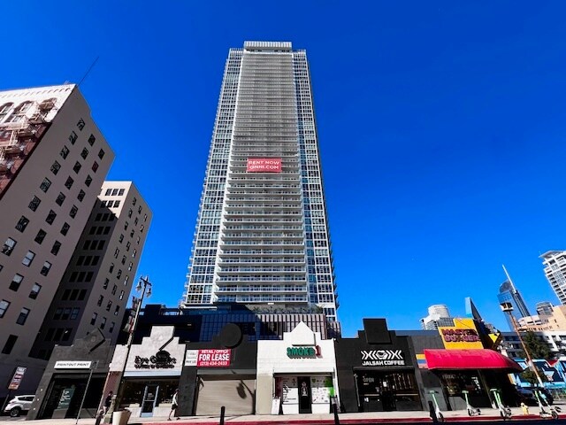 More Photos Of 1001 S Broadway, Los Angeles Storefront For Lease