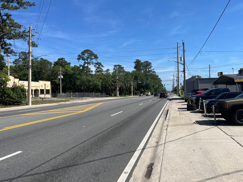 More Photos Of 1343 Lane Ave S, Jacksonville Veterinarian Kennel For Sale
