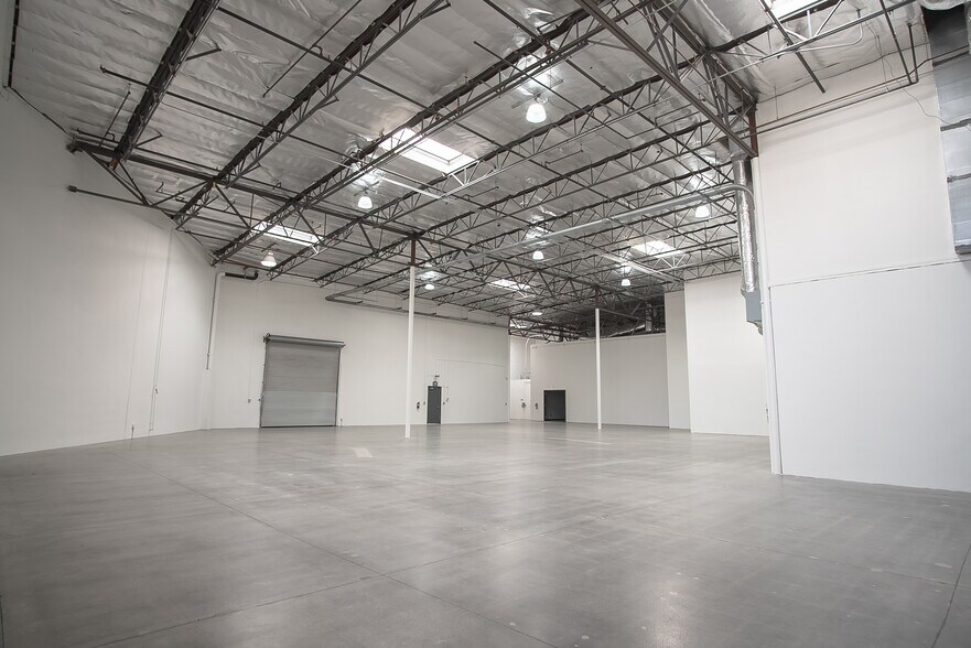 More Photos Of 2320 Cousteau Ct, Vista Light Manufacturing For Sale