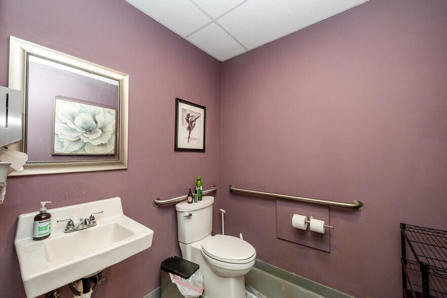 More Photos Of 641 S Crystal Ave, Benton Harbor Winery Vineyard For Sale