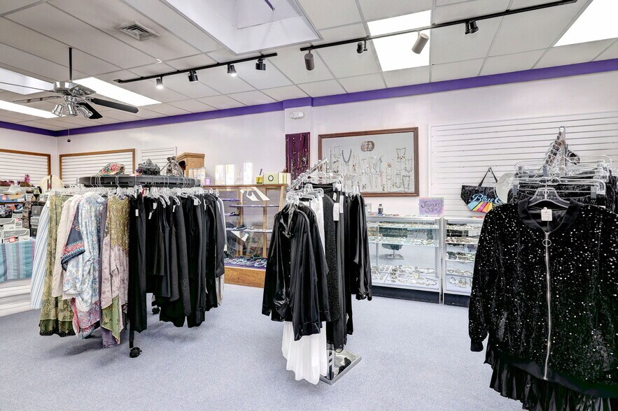 More Photos Of 873 Boston Post Rd, Darien Storefront For Lease