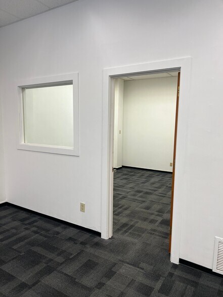 More Photos Of 118 S 3rd St, King City Office For Lease