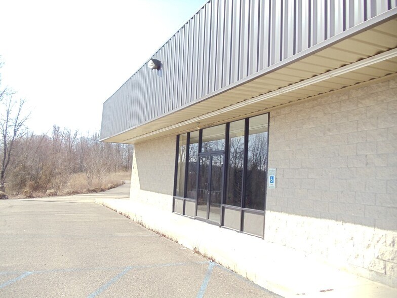 More Photos Of 4857 State Route 93, Oak Hill Freestanding For Lease