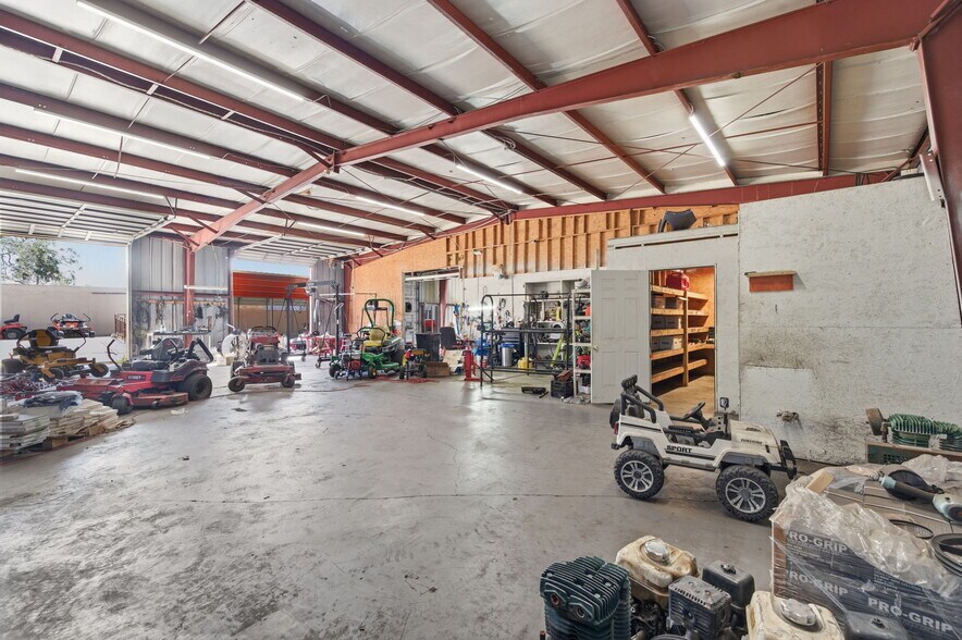 More Photos Of 7941 N Armenia Ave, Tampa Freestanding For Lease