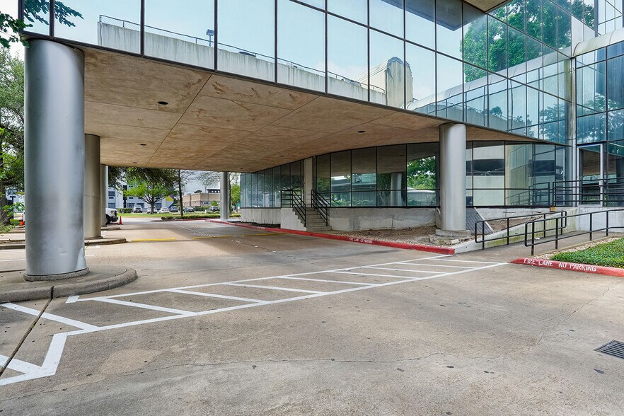 More Photos Of 6222 Richmond Ave, Houston Office For Sale