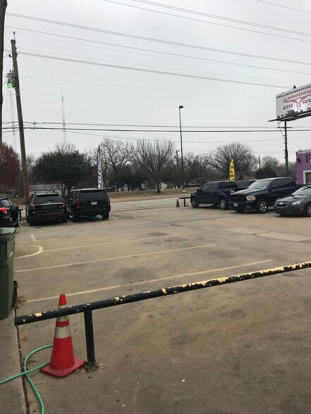 More Photos Of 2085 S Garland Ave, Garland Auto Dealership For Lease