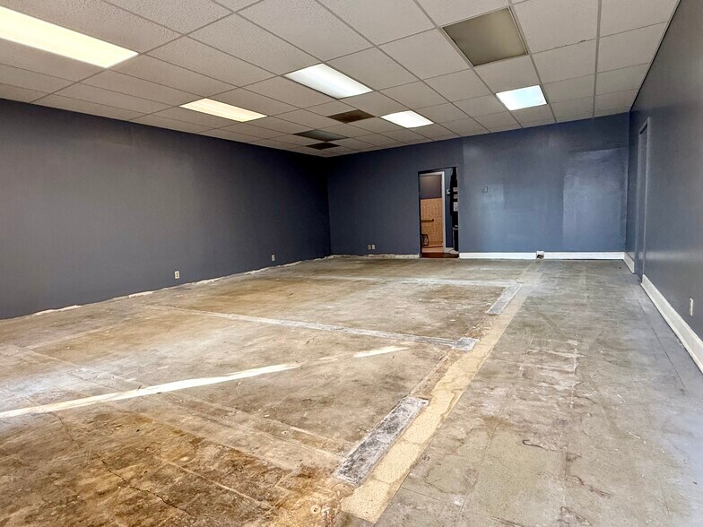 More Photos Of 1020 NW 1st Ct, Hallandale Beach Showroom For Lease
