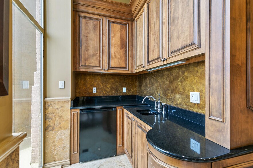 More Photos Of 1601 Arapahoe St, Denver Office For Sale