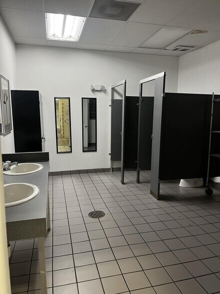 More Photos Of 5201-5247 W Broward Blvd, Plantation Unknown For Lease