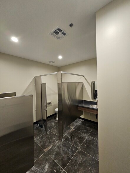 More Photos Of 8718 E McDowell Rd, Scottsdale Industrial For Sale