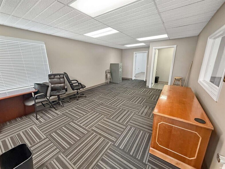 More Photos Of 2632 Cathy Ln, Jasper Warehouse For Sale