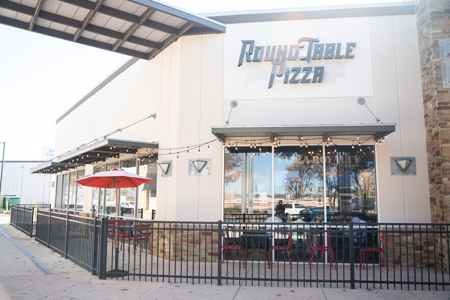 More Photos Of 842 NW Loop 410 Fwy, San Antonio Freestanding For Lease