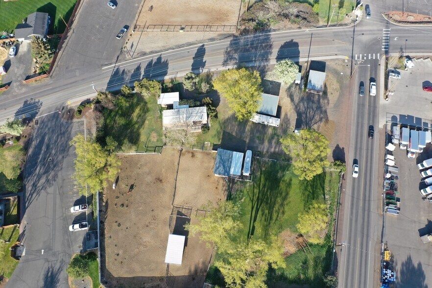 More Photos Of 972 S Main St, Prineville Flex For Sale