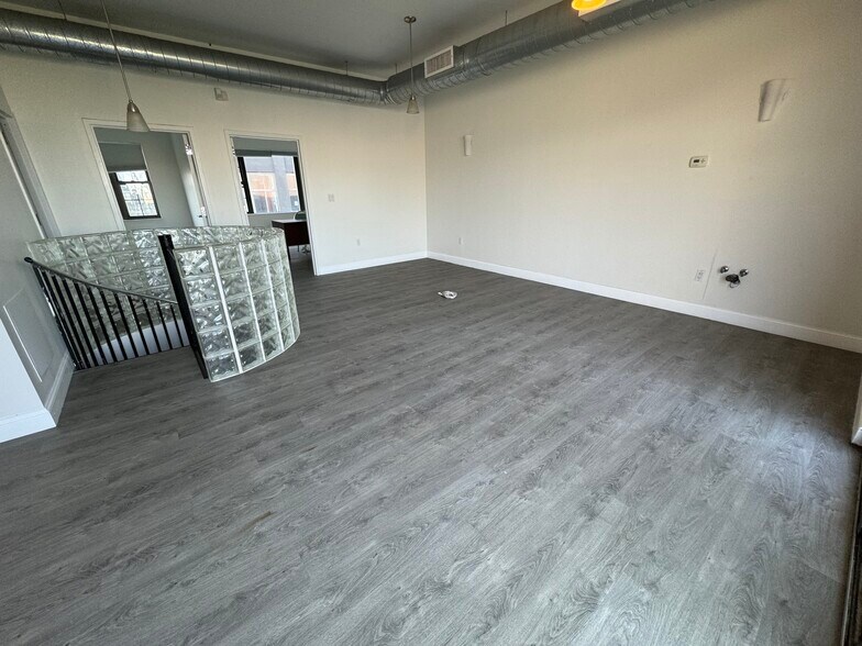 More Photos Of 3 Whale Sq, Brooklyn Warehouse For Lease