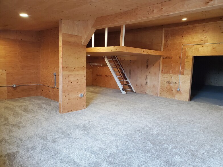 More Photos Of 3511 Boone Rd SE, Salem Distribution For Lease