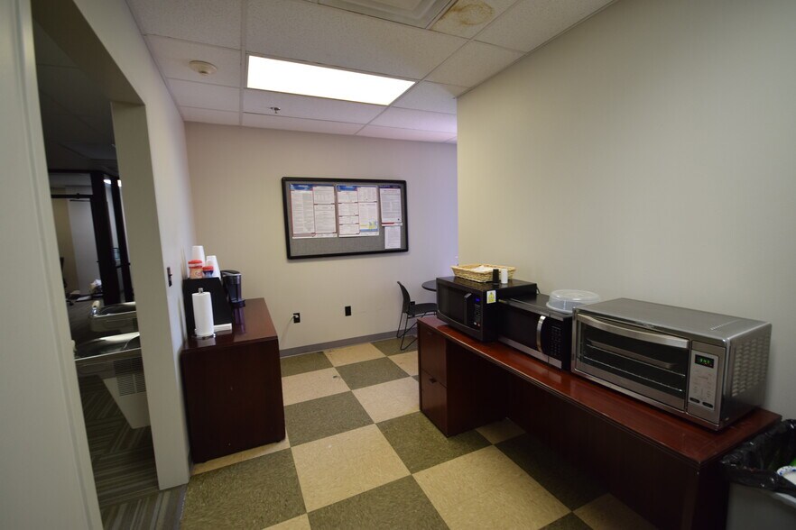 More Photos Of 5 Statehouse Plz, Little Rock Office For Sale
