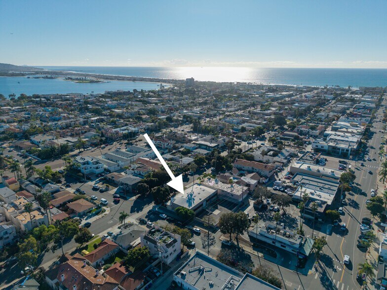 More Photos Of 1366 Hornblend St, San Diego Flex For Lease