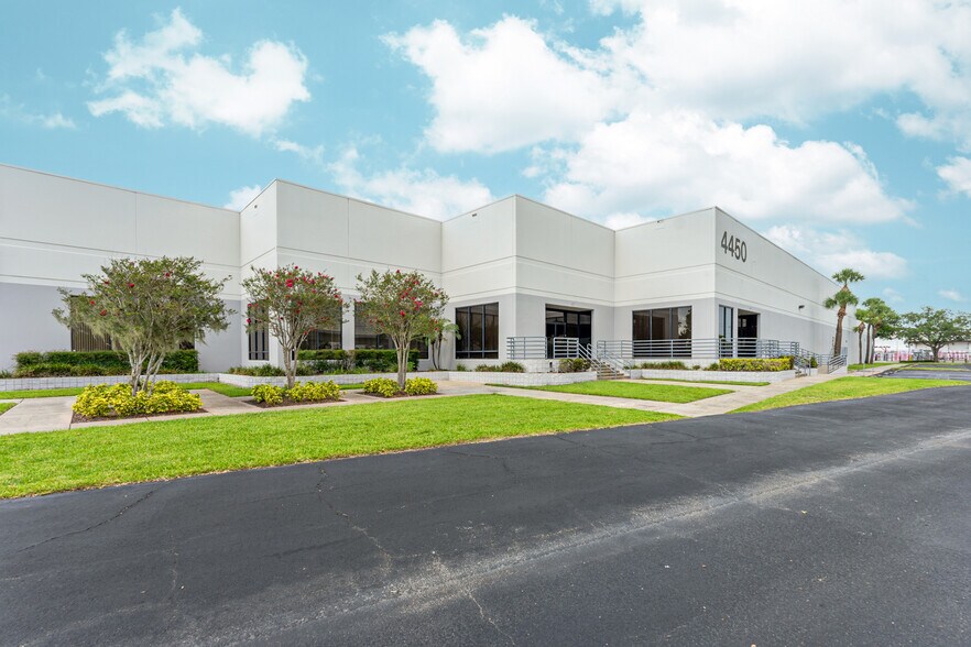 More Photos Of 4440 E Adamo Dr, Tampa Unknown For Lease