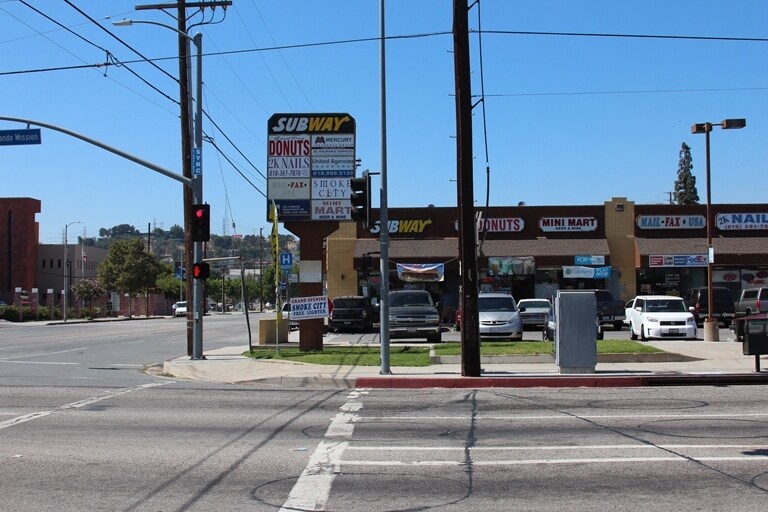More Photos Of 11100 Sepulveda Blvd, Mission Hills Storefront Retail Office For Lease