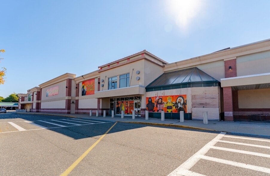 More Photos Of 264-350 Middle Country Rd, Coram Unknown For Lease