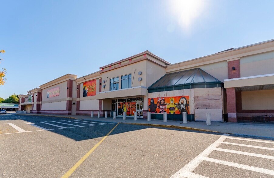 More Photos Of 264-350 Middle Country Rd, Coram Unknown For Lease