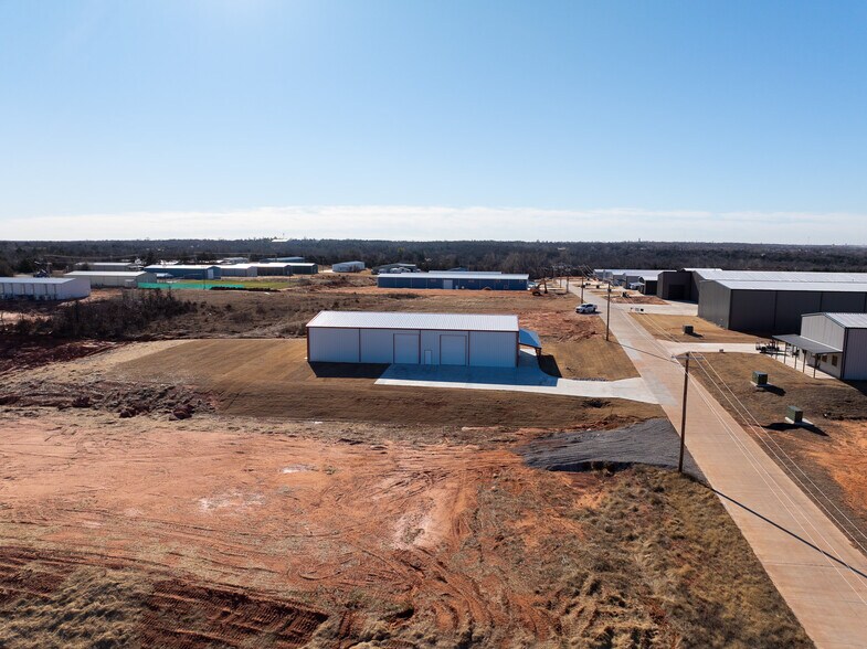 More Photos Of 11734 Blacksand Dr, Edmond Warehouse For Sale